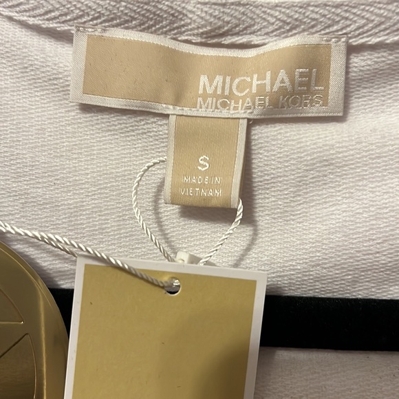 Michael Kors 1/4 zip Pullover - Picture 5 of 13